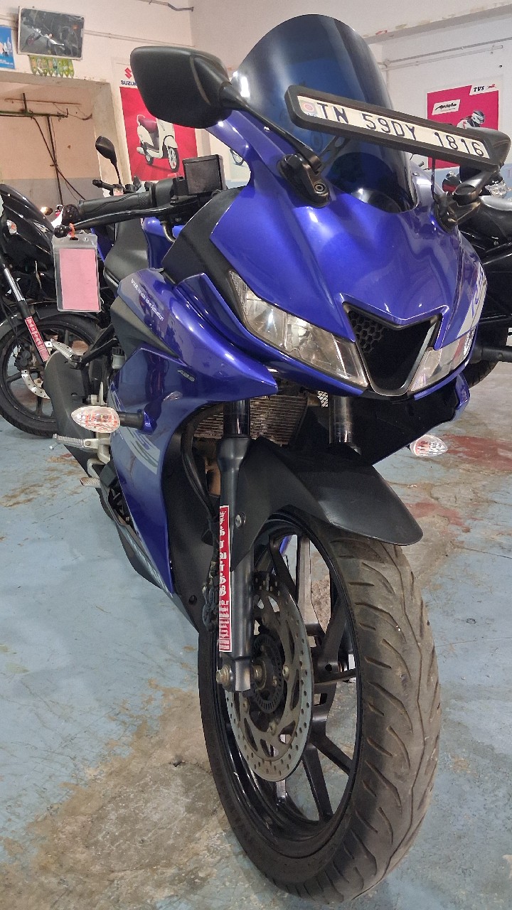 YAMAHA R15